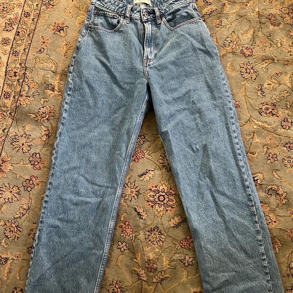 Abercrombie & Fitch Loose High Rise Jeans